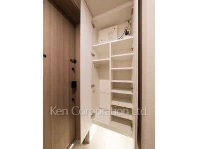 Shoes Closet ※Photo of the same layout on 23 floor. Decoration and fixture may differ.