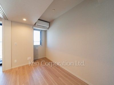 Master Bedroom ※Photo of the same layout on 23 floor. Decoration and fixture may differ.