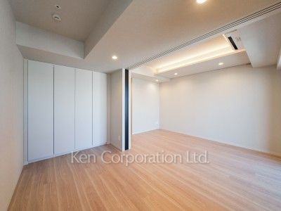 Master Bedroom ※Photo of the same layout on 23 floor. Decoration and fixture may differ.