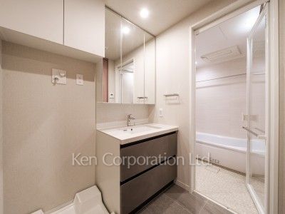 Powder Room ※Photo of the same layout on 23 floor. Decoration and fixture may differ.