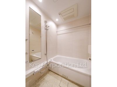 Bath ※Photo of the same layout on 23 floor. Decoration and fixture may differ.