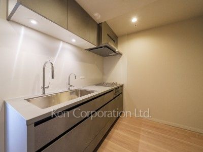 Kitchen ※Photo of the same layout on 23 floor. Decoration and fixture may differ.