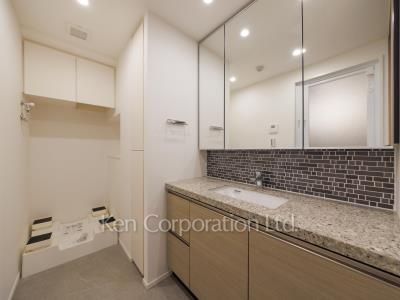 Powder Room ※Photo of the same layout on 7 floor. Decoration and fixture may differ.