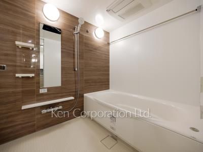 Bath ※Photo of the same layout on 7 floor. Decoration and fixture may differ.