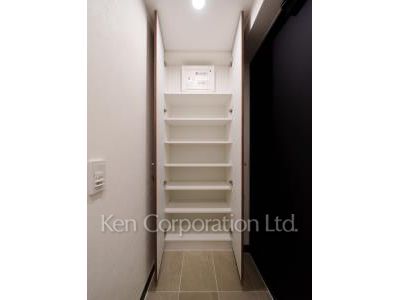 Shoes Closet