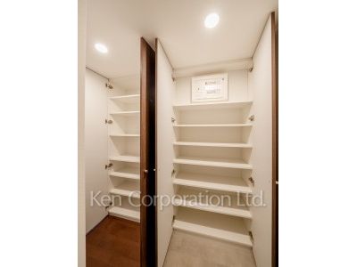 Shoes Closet
