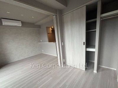 Master Bedroom ※Photo of the same layout on 5 floor. Decoration and fixture may differ.