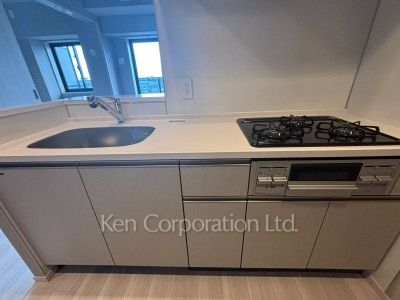 Kitchen ※Photo of the same layout on 5 floor. Decoration and fixture may differ.