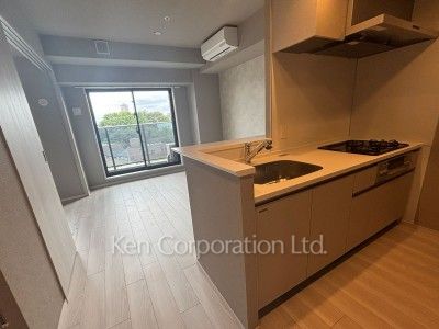 Kitchen ※Photo of the same layout on 5 floor. Decoration and fixture may differ.