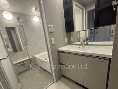 Powder Room ※Photo of the same layout on 5 floor. Decoration and fixture may differ.