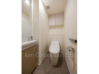 Lavatory ※Photo of the same layout on 7 floor. Decoration and fixture may differ.