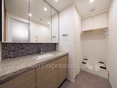 Powder Room ※Photo of the same layout on 7 floor. Decoration and fixture may differ.