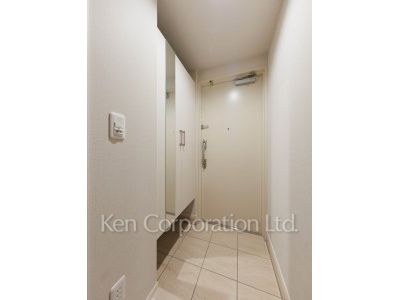 Entrance ※Photo of the same layout on 4 floor. Decoration and fixture may differ.