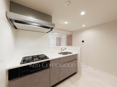 Kitchen ※Photo of the same layout on 4 floor. Decoration and fixture may differ.