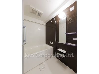 Bath ※Photo of the same layout on 4 floor. Decoration and fixture may differ.