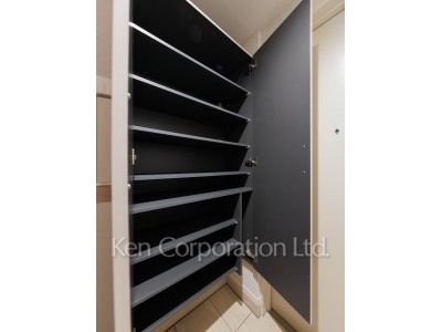 Shoes Closet ※Photo of the same layout on 4 floor. Decoration and fixture may differ.