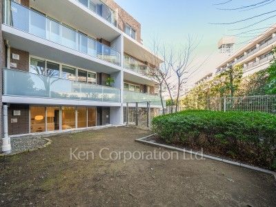Private yard/Garden