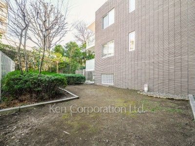 Private yard/Garden