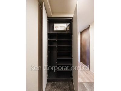 Shoes Closet ※Photo of the same layout on 9 floor. Decoration and fixture may differ.