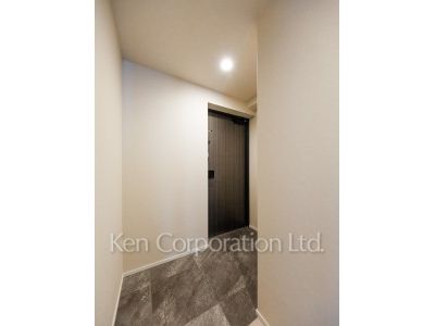 Entrance ※Photo of the same layout on 9 floor. Decoration and fixture may differ.