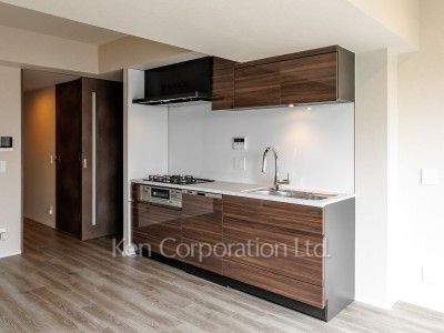 Kitchen ※Photo of the same layout on 9 floor. Decoration and fixture may differ.