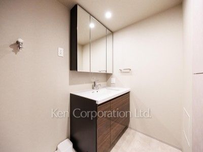 Powder Room ※Photo of the same layout on 9 floor. Decoration and fixture may differ.
