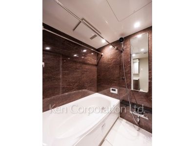 Bath ※Photo of the same layout on 9 floor. Decoration and fixture may differ.
