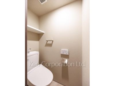 Lavatory ※Photo of the same layout on 9 floor. Decoration and fixture may differ.