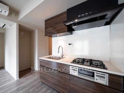 Kitchen ※Photo of the same layout on 6 floor. Decoration and fixture may differ.