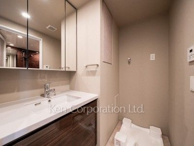 Powder Room ※Photo of the same layout on 6 floor. Decoration and fixture may differ.