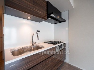 Kitchen ※Photo of the same layout on 6 floor. Decoration and fixture may differ.