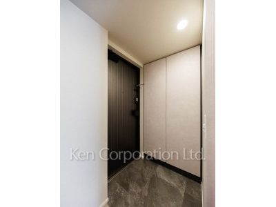 Entrance ※Photo of the same layout on 9 floor. Decoration and fixture may differ.