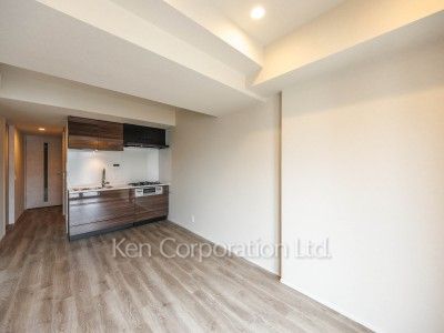 Living-Dining ※Photo of the same layout on 9 floor. Decoration and fixture may differ.