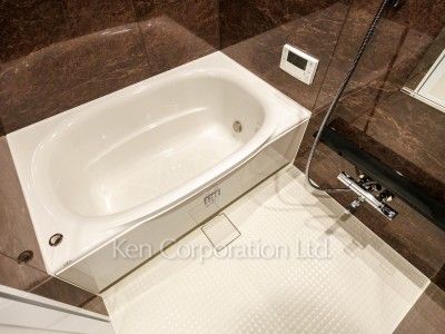 Bath ※Photo of the same layout on 9 floor. Decoration and fixture may differ.