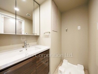 Powder Room ※Photo of the same layout on 9 floor. Decoration and fixture may differ.
