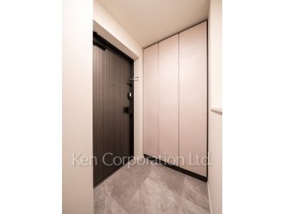 Entrance ※Photo of the same layout on 6 floor. Decoration and fixture may differ.