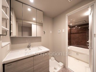 Powder Room ※Photo of the same layout on 6 floor. Decoration and fixture may differ.