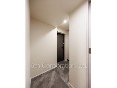 Entrance ※Photo of the same layout on 11 floor. Decoration and fixture may differ.
