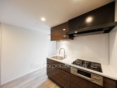 Kitchen ※Photo of the same layout on 11 floor. Decoration and fixture may differ.