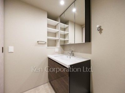 Powder Room ※Photo of the same layout on 11 floor. Decoration and fixture may differ.