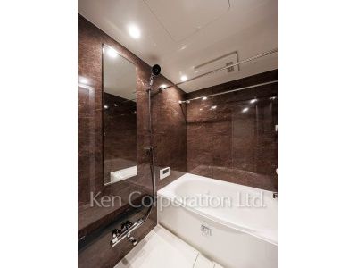 Bath ※Photo of the same layout on 11 floor. Decoration and fixture may differ.