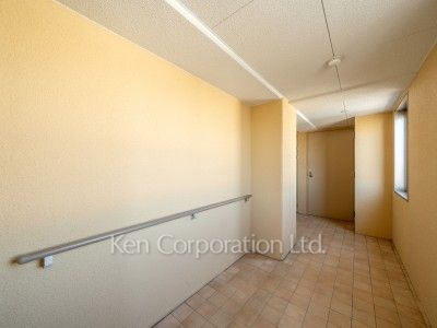 Private Entrance Porch