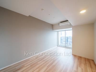 Living-Dining ※Photo of the same layout on 8 floor. Decoration and fixture may differ.