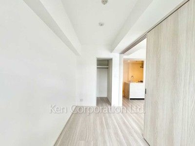 Master Bedroom ※Photo of the same layout on 5 floor. Decoration and fixture may differ.
