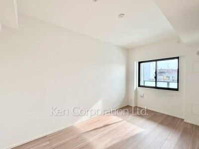 Master Bedroom ※Photo of the same layout on 3 floor. Decoration and fixture may differ.