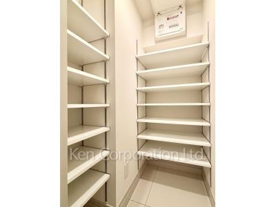 Closet ※Photo of the same layout on 4 floor. Decoration and fixture may differ.