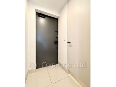 Entrance ※Photo of the same layout on 4 floor. Decoration and fixture may differ.