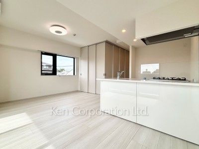 Living-Dining ※Photo of the same layout on 4 floor. Decoration and fixture may differ.