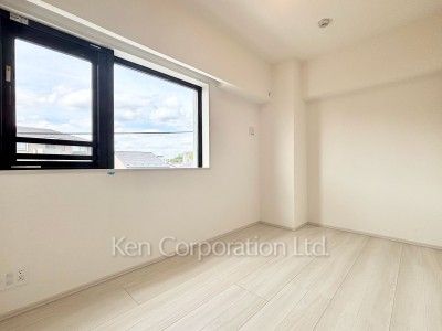 Master Bedroom ※Photo of the same layout on 4 floor. Decoration and fixture may differ.