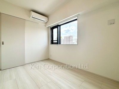 Master Bedroom ※Photo of the same layout on 4 floor. Decoration and fixture may differ.